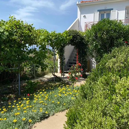 Lounge House بيت للعطل Lakíthra