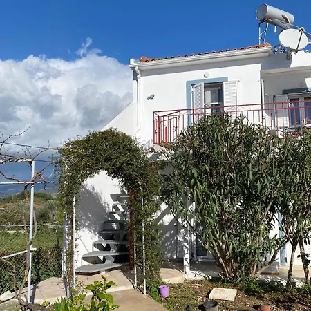 House With A Garden In The Holiday home